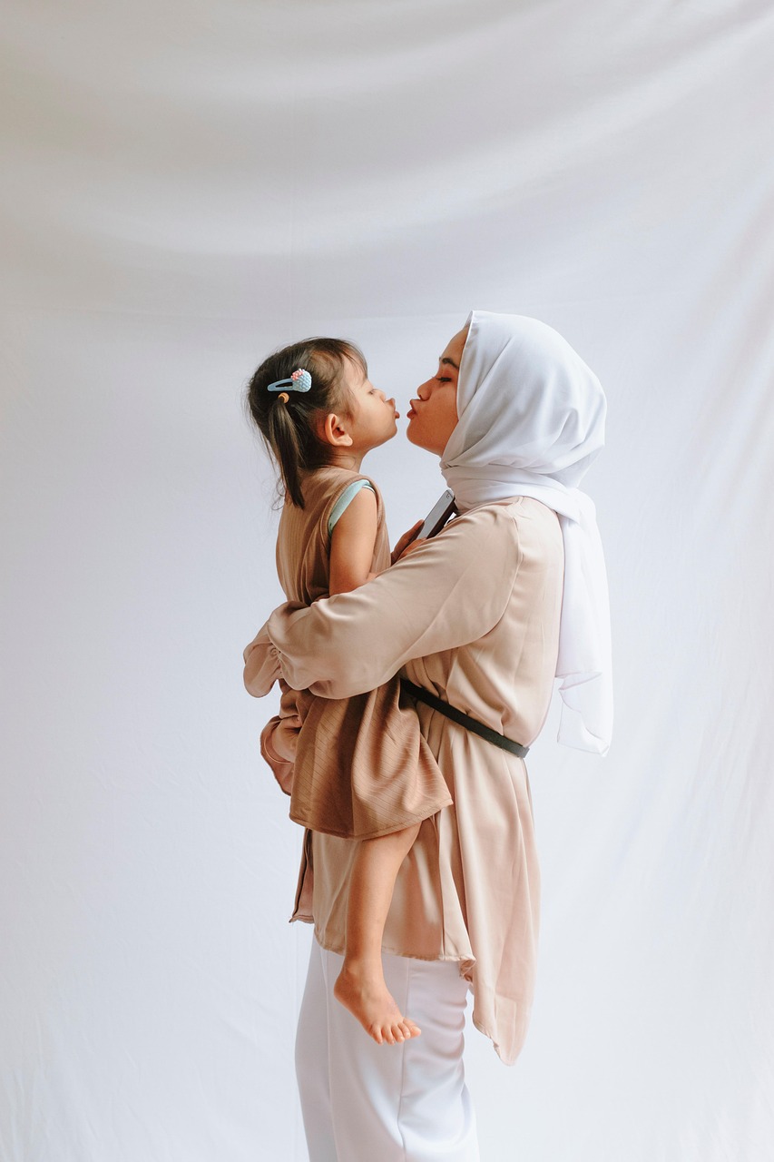 iqbalstock-motherhood-6886536_1280